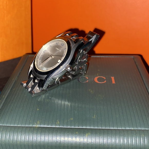 Gucci Watch Unisex Authentic - Picture 10 of 13